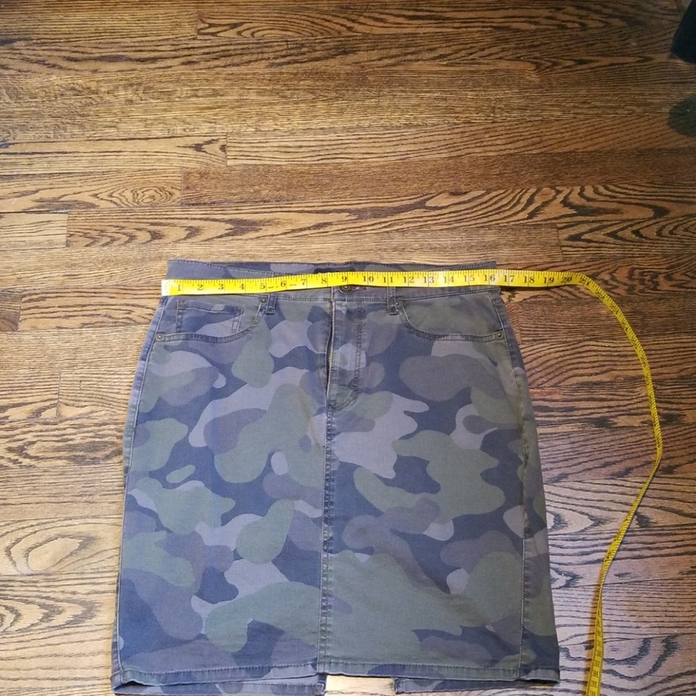 Express Camo skirt